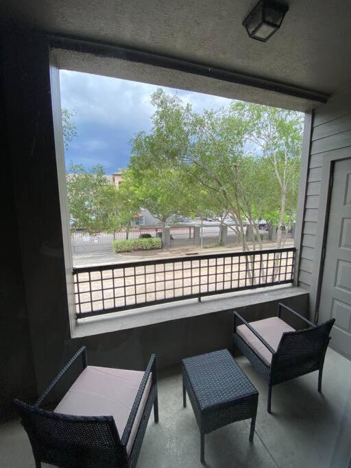 Your Warm Spacious Unit With Pool - Medical Center Houston Bagian luar foto