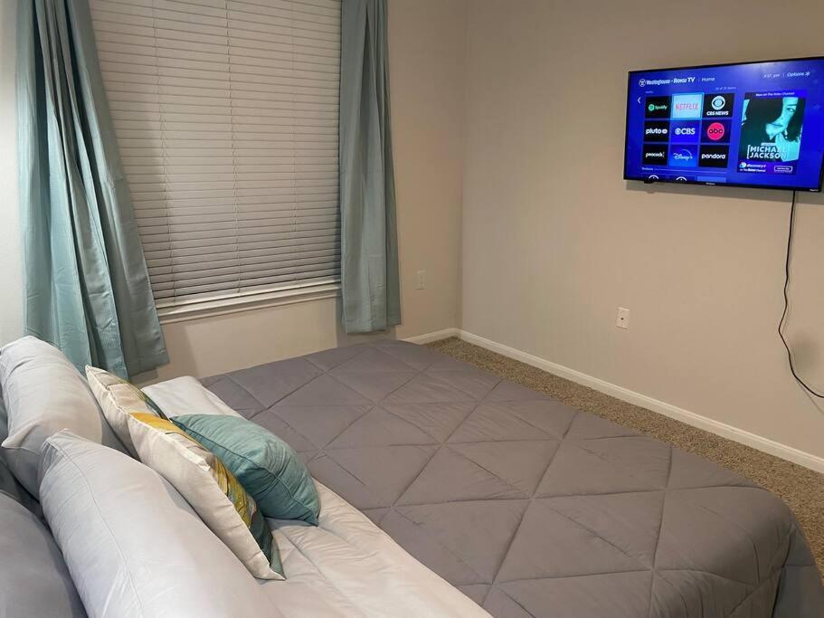 Your Warm Spacious Unit With Pool - Medical Center Houston Bagian luar foto