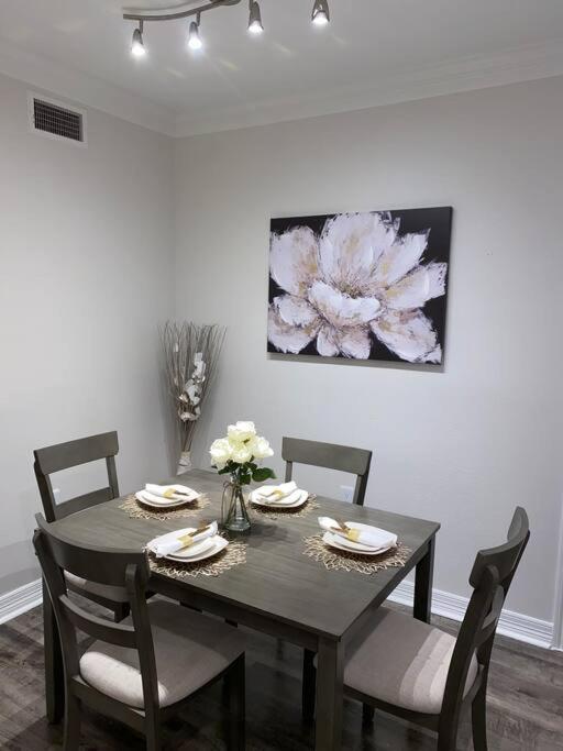 Your Warm Spacious Unit With Pool - Medical Center Houston Bagian luar foto