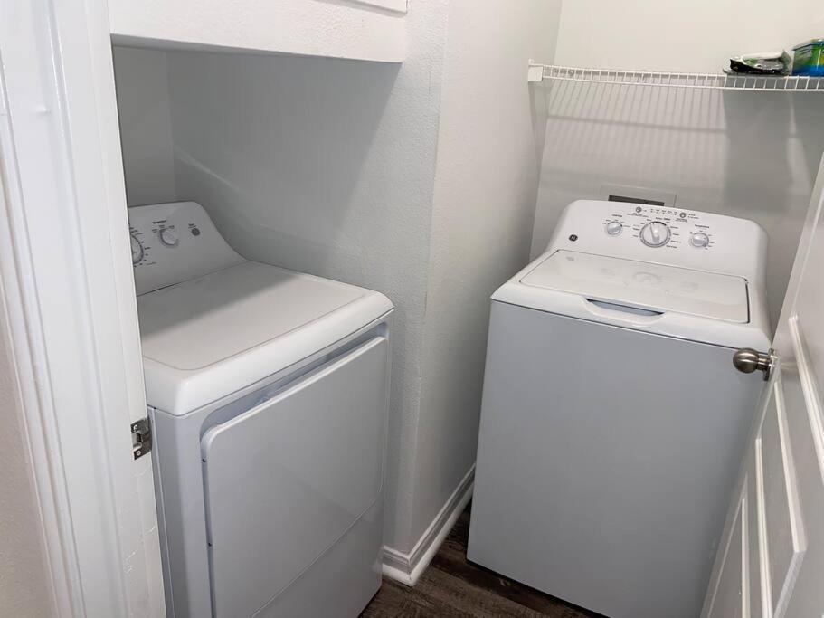 Your Warm Spacious Unit With Pool - Medical Center Houston Bagian luar foto