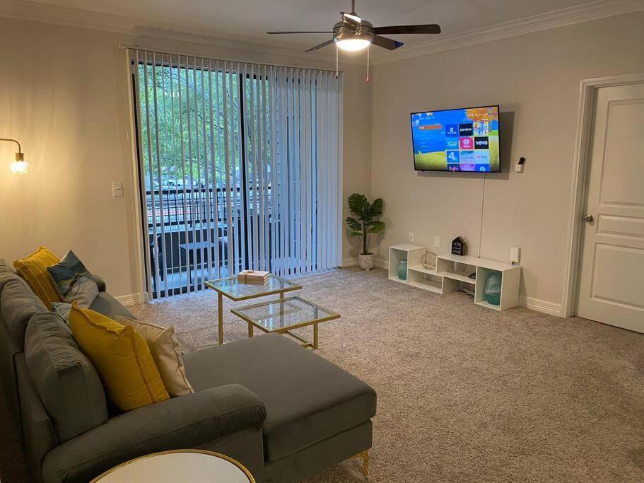 Your Warm Spacious Unit With Pool - Medical Center Houston Bagian luar foto