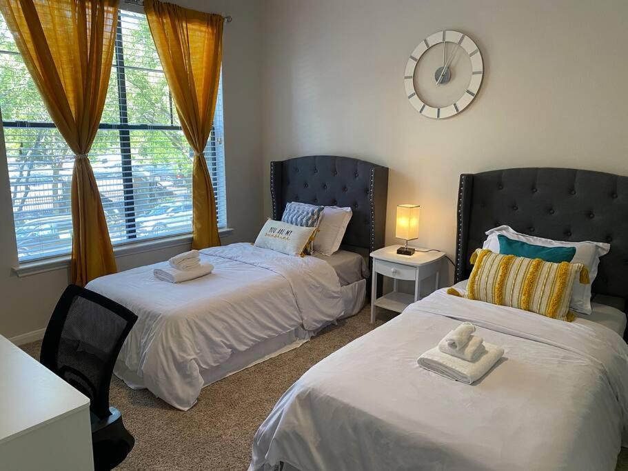 Your Warm Spacious Unit With Pool - Medical Center Houston Bagian luar foto