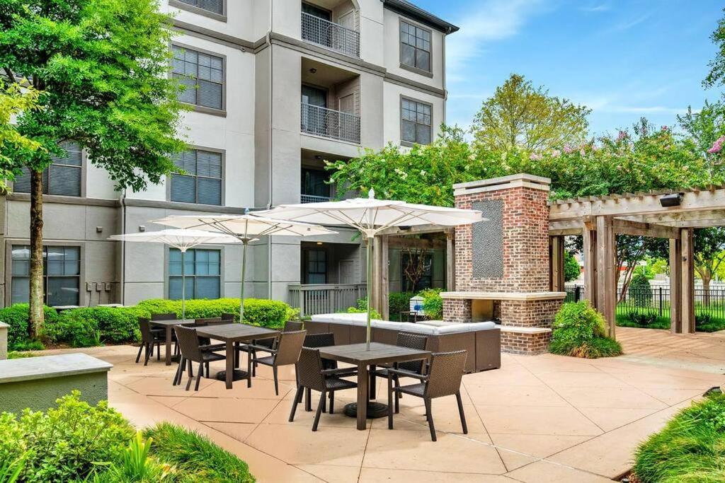 Your Warm Spacious Unit With Pool - Medical Center Houston Bagian luar foto