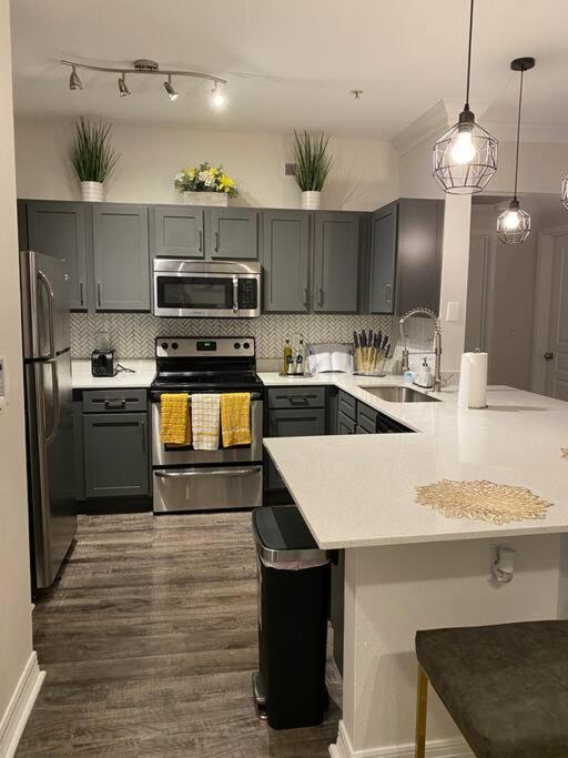 Your Warm Spacious Unit With Pool - Medical Center Houston Bagian luar foto